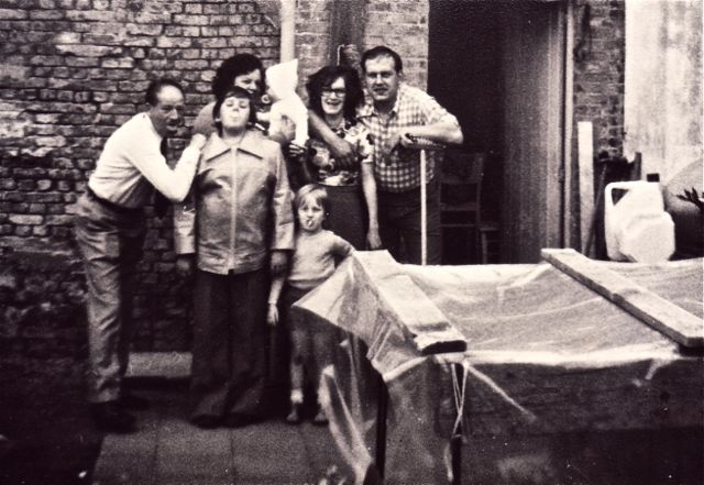 Als schoonfamilie jeugdfoto's wilde zien vertelden we altijd dat die in een brand verloren waren gegaan.